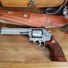 Smith And Wesson Stainless 357 Double Action Magnum Reolver