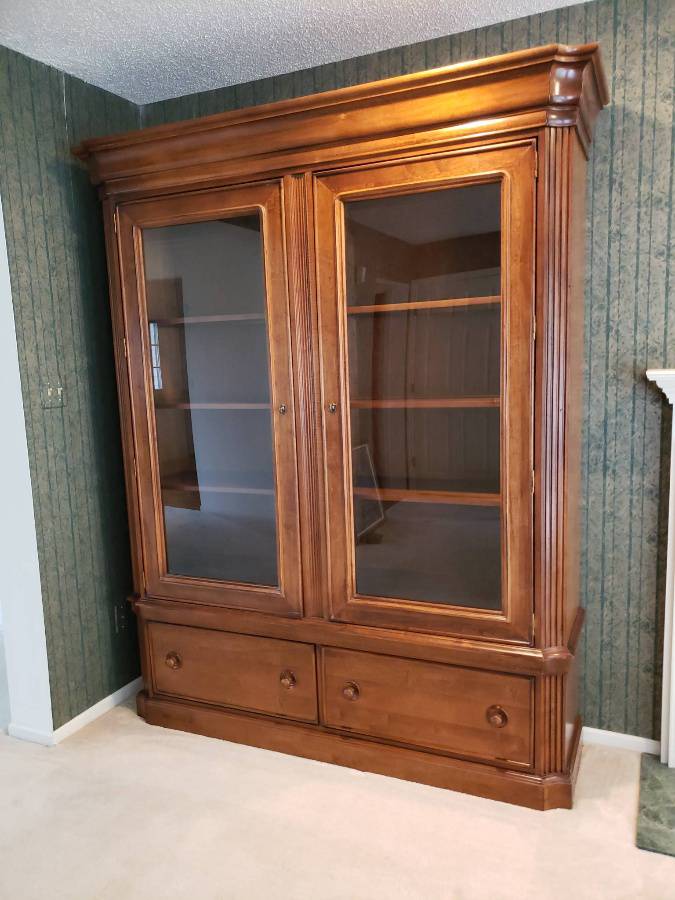 Beautiful Stanley Display Cabinet With Storage