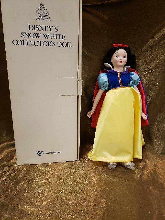 Disney Snow White Collectors Doll