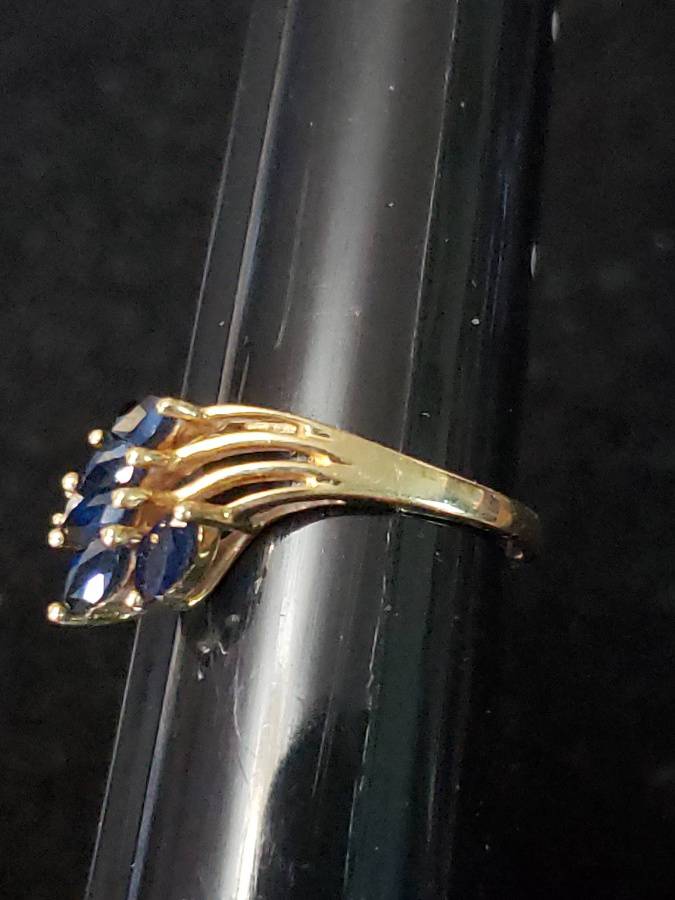 Ladies 14k With Sapphires Ring